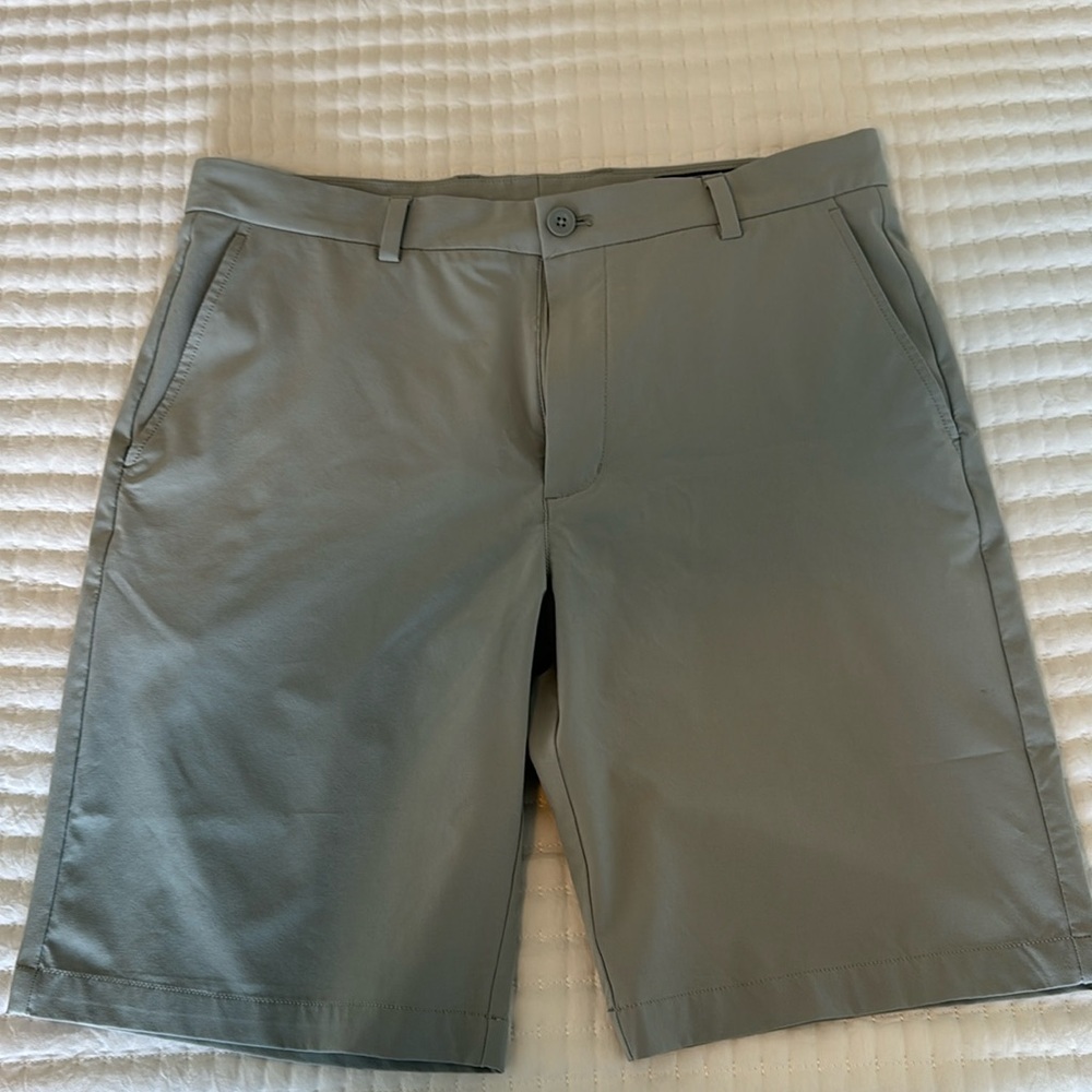 stretch fabric.   Great condition, only wore a few times.